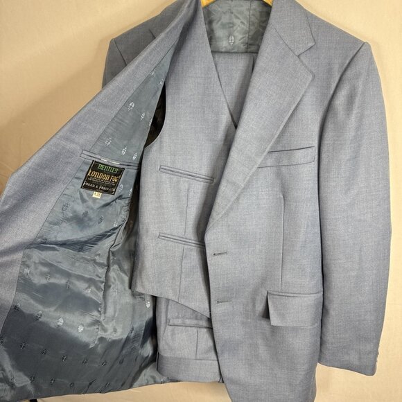 1970s London Fog Bentley Sky Blue 3-Piece Suit 38R Wide-Leg Trousers - Picture 5 of 12